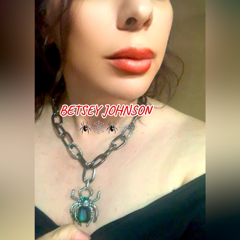 BETSEY JOHNSON Statement Emerald Spider 🕷️Necklace NEW tags & Box